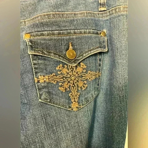 Covington Petite High Rise, Light Wash, Light Weight Bootcut Jeans  Size 12P - Picture 3 of 5